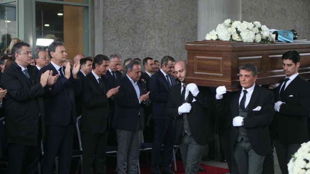Γιάννης Μπουτάρης: Ολοκληρώθηκε παρουσία πλήθους κόσμου η πολιτική κηδεία του πρώην δημάρχου Θεσσαλονίκης (pic+vid)