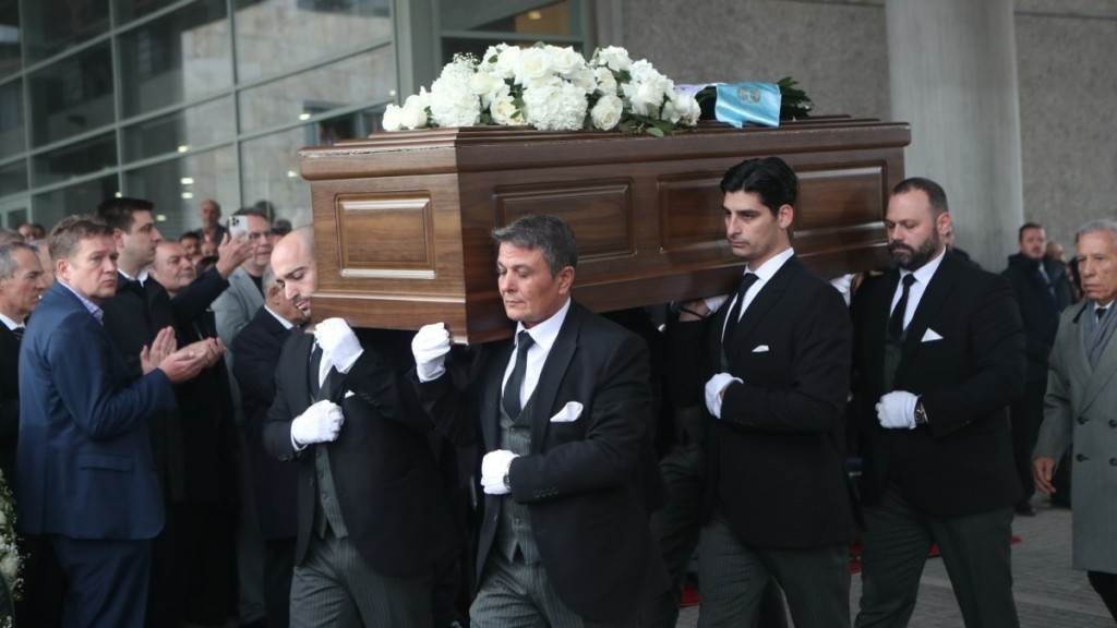Κηδεία Γιάννη Μπουτάρη: Ακούστηκε για τελευταία φορά η φωνή του – «Να περνάτε καλά στη ζωή σας»