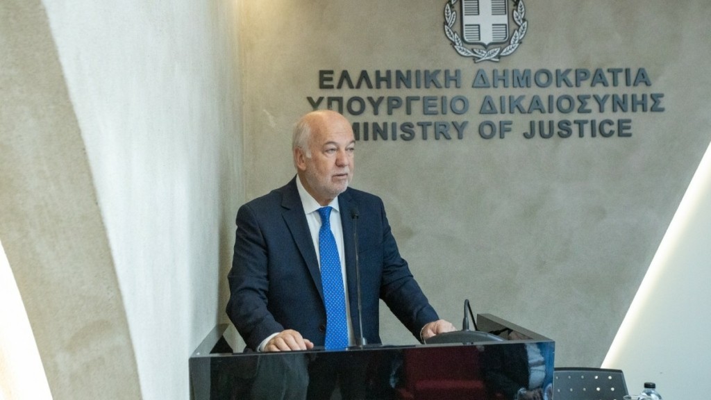 Φλωρίδης για Τέμπη: Δεν μίλησα ποτέ για 13ο βαγόνι – Τι αναφέρει σε ανάρτησή του