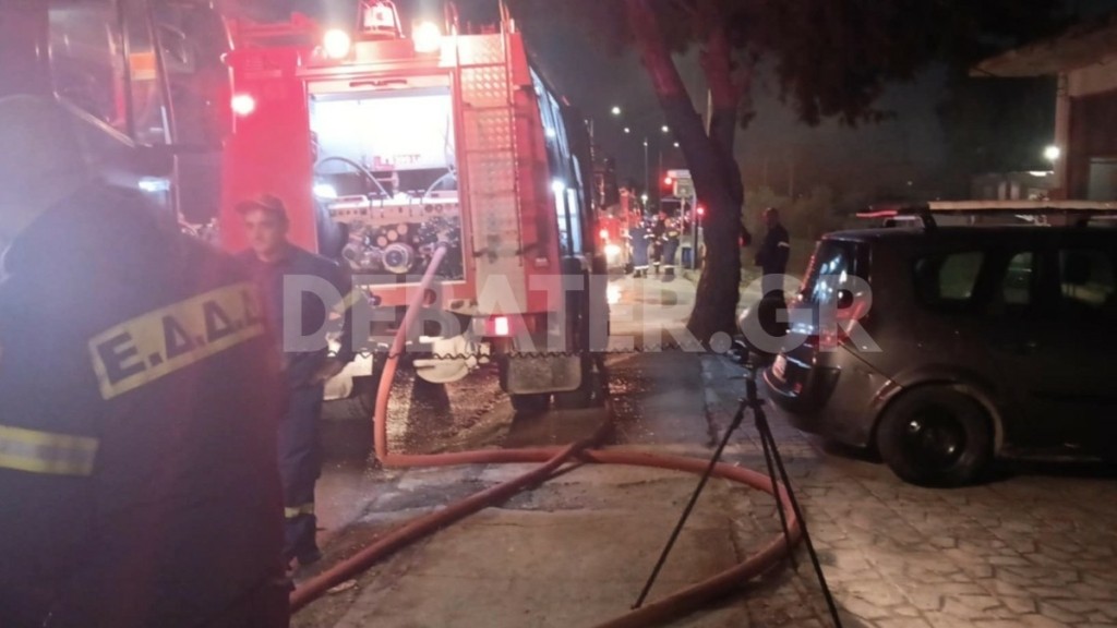 Φωτιά σε κατάστημα στις Αχαρνές – Τέθηκε υπό έλεγχο η πυρκαγιά