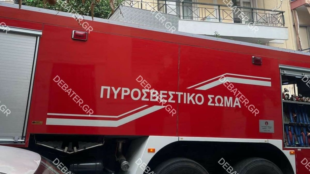 Αθήνα: Τυλίχθηκαν στις φλόγες τρία αυτοκίνητα και ένα μηχανάκι σε Σεπόλια και Καισαριανή