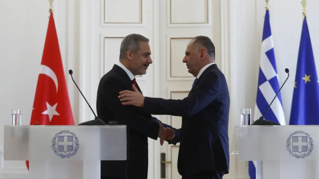 Συνάντηση Γεραπετρίτη – Φιντάν στην Σύνοδο μελών του ΝΑΤΟ – Τι συζητήθηκε