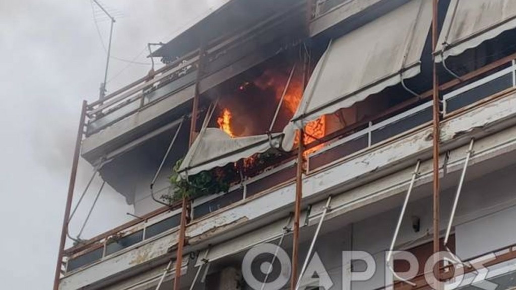 Φωτιά σε διαμέρισμα στην Καλαμάτα – Τέσσερα άτομα στο νοσοκομείο