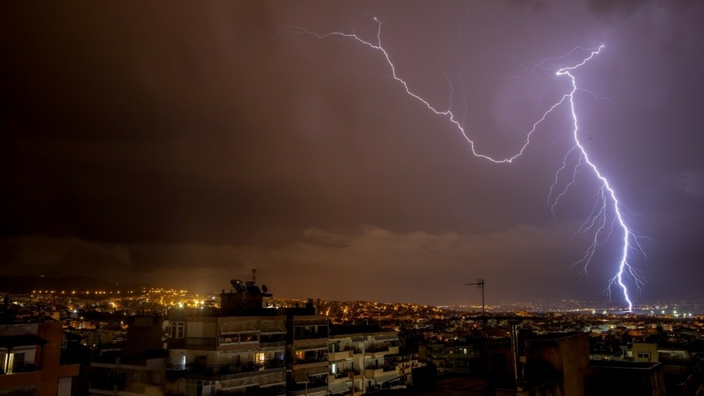 Κακοκαιρία: Ήχησε το 112 σε Πελοπόννησο, Ήπειρο και νησιά Ιονίου – «Περιορίστε τις μετακινήσεις σας»