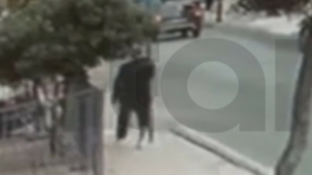 Λάρισα: Σοκαριστικό βίντεο ντοκουμέντο – 34χρονος εγκλώβισε και έσερνε με το αυτοκίνητο τη σύντροφό του