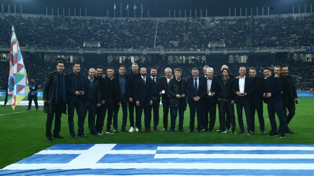 Αποθεώθηκαν και βραβεύτηκαν οι Legends του 2004 και ο Ρεχάγκελ στο ΟΑΚΑ