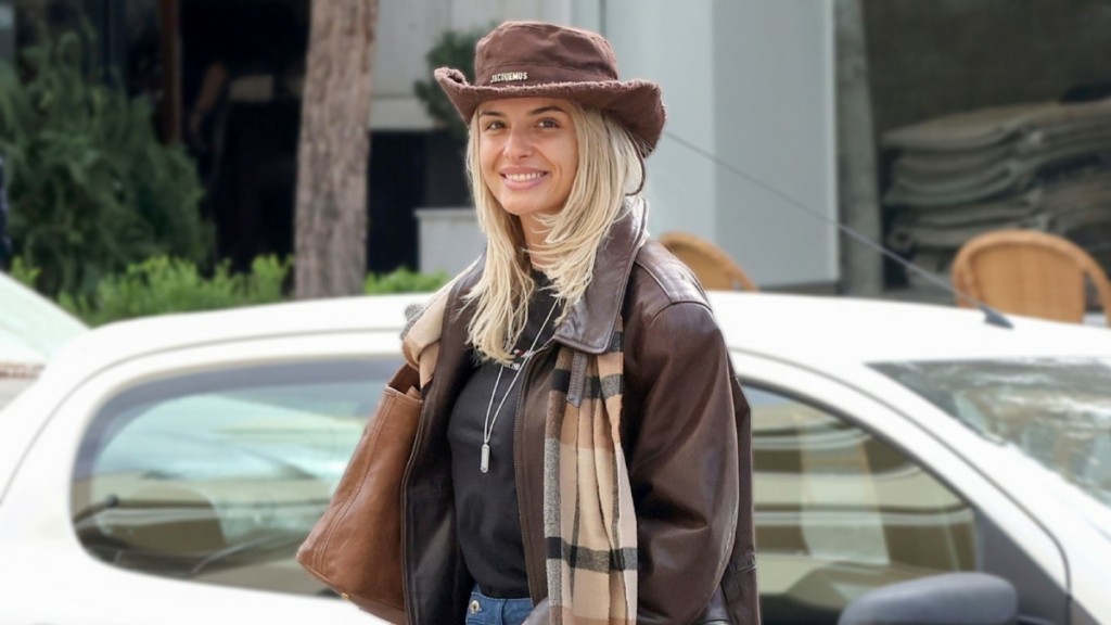 Κατερίνα Λιόλιου: Με street style look στην Γλυφάδα – Το καπέλο που ξεχώρισε στην εμφάνισή της