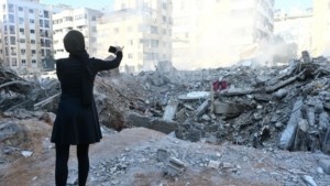 Λίβανος: Συνεχίζεται το σφυροκόπημα του Ισραήλ – Δεκάδες νεκροί, απαντάει με ρουκέτες η Χεζμπολάχ (βίντεο)