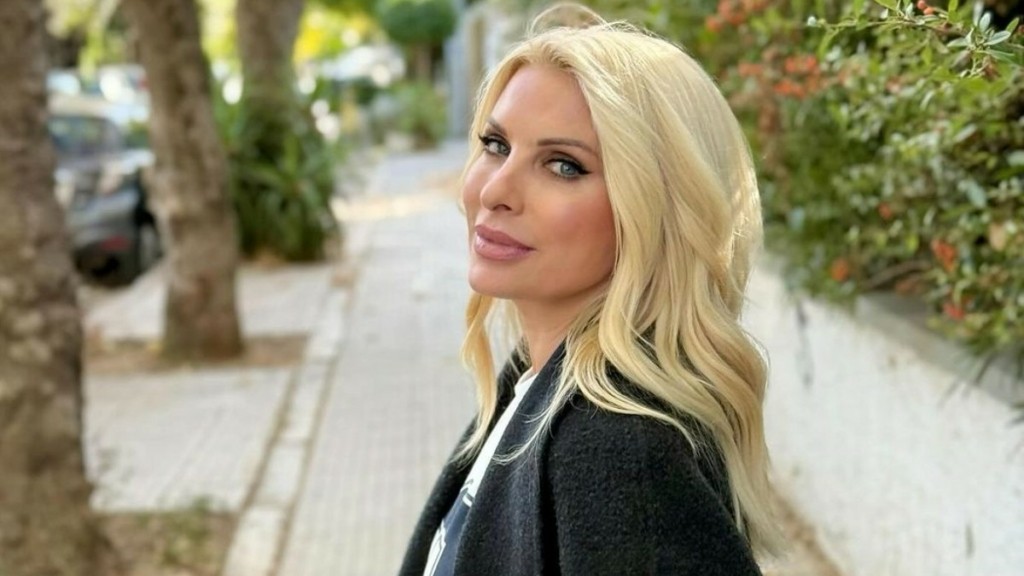Ελένη Μενεγάκη: Σπάνια εμφάνιση με την 10χρονη κόρη της στην Κηφισιά (φωτογραφίες)