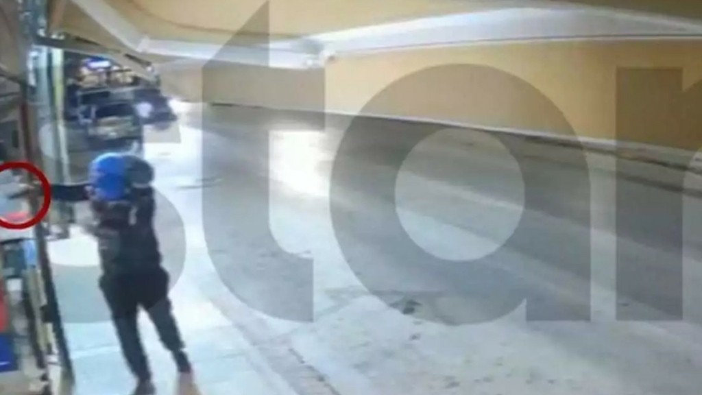 Μενίδι: Καρέ καρέ η ληστεία σε μίνι μάρκετ με τον δράστη να βγάζει πιστόλι στο κεφάλι υπαλλήλου
