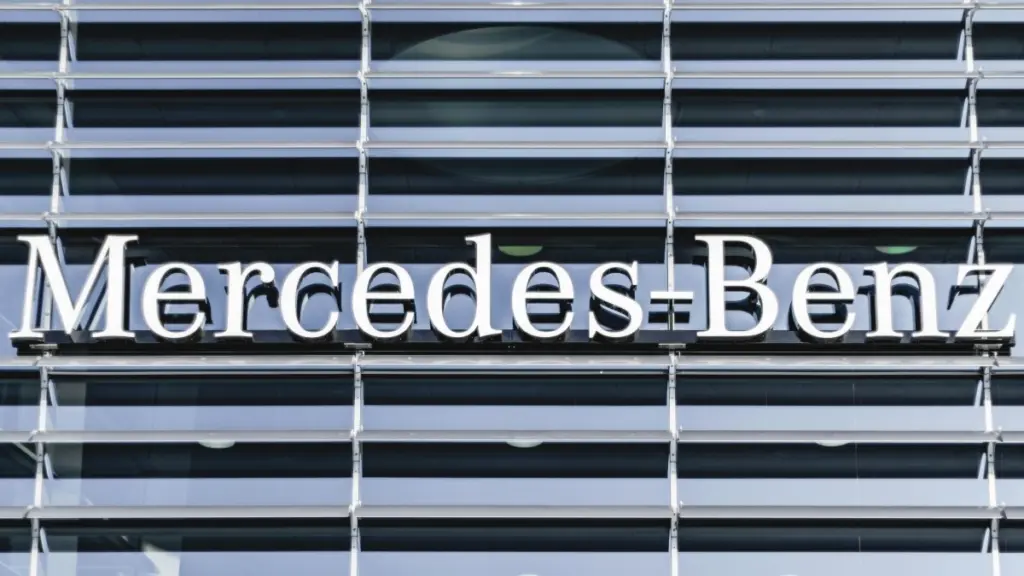 Mercedes: Πούλησε το μερίδιό της στη Nissan – Στα 279,64 εκατομμύρια ευρώ το deal