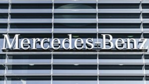 Mercedes: Πούλησε το μερίδιό της στη Nissan – Στα 279,64 εκατομμύρια ευρώ το deal