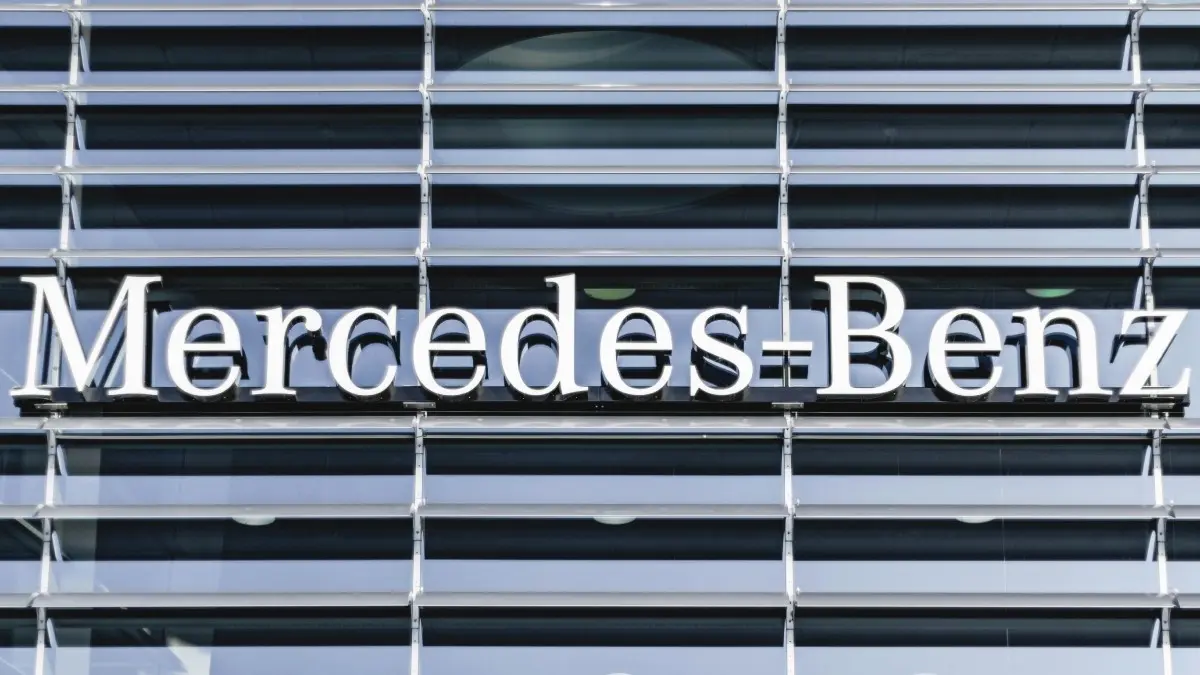 Mercedes: Πούλησε το μερίδιό της στη Nissan – Στα 279,64 εκατομμύρια ευρώ το deal