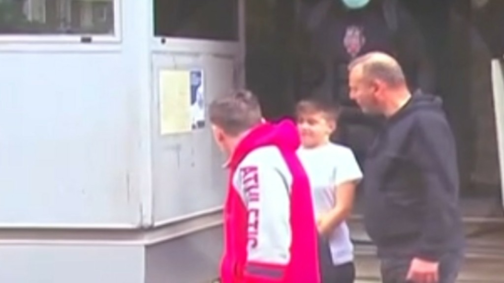 Ειρήνη Μουρτζούκου: Επιτέθηκε σε δημοσιογράφο έξω από το ΑΤ Χαλανδρίου – «Θα σου σπάσω το κινητό»