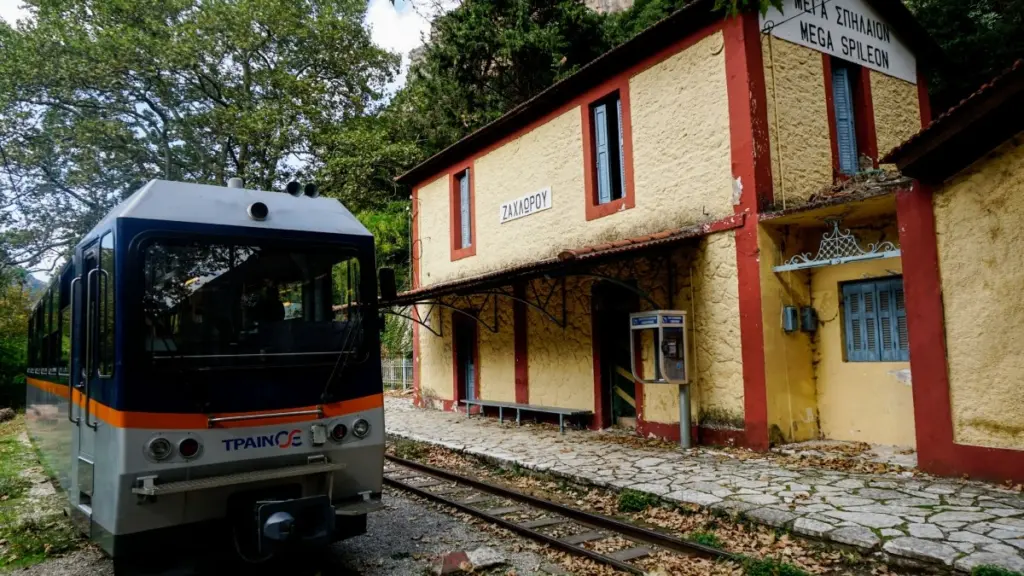 Hellenic Train: Αναστέλλονται τα δρομολόγια στη γραμμή Διακοπτό – Καλάβρυτα λόγω πτώσης βράχου