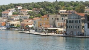 Μηχανική βλάβη στο “Ήλιδα Ντόλφιν” – Πάει με μειωμένη ταχύτητα στους Παξούς