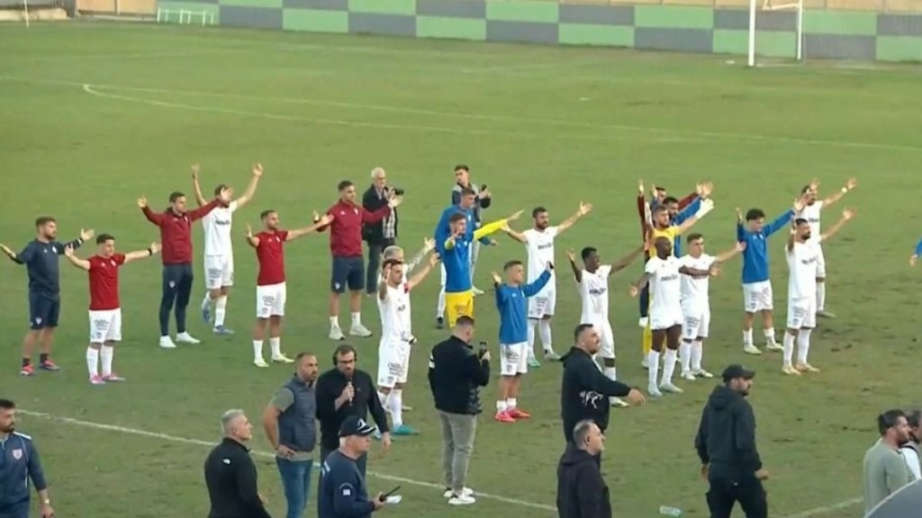Super League 2: Ακάθεκτη η ΑΕΛ – Πέρασε από τη Χαλάστρα