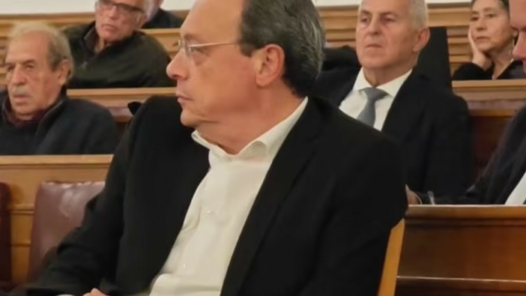 ΣΥΡΙΖΑ: Φάμελλος – Αποστολάκης στον ίδιο χώρο την ώρα της ανακοίνωσης της ανεξαρτητοποίησης του τελευταίου