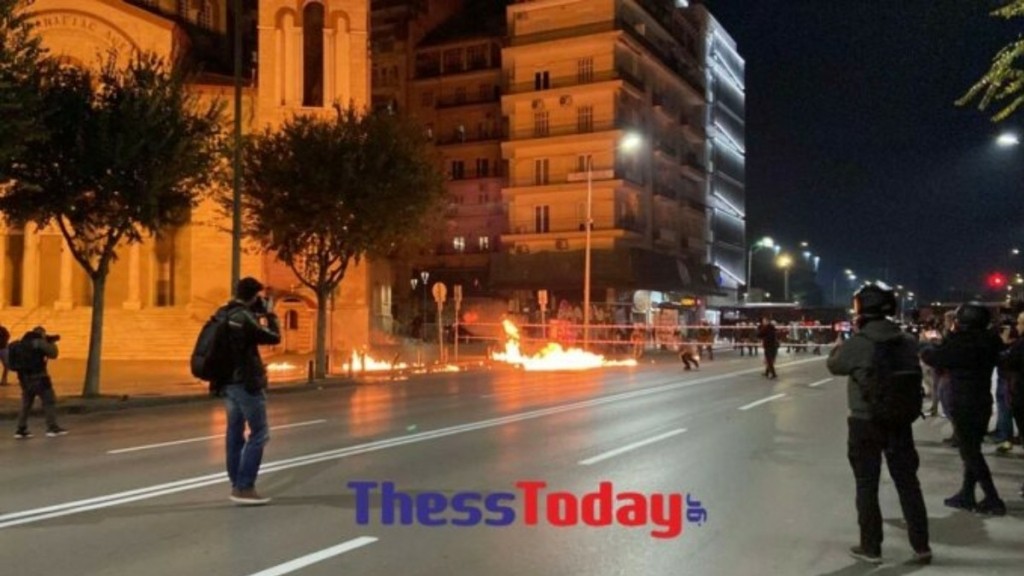 Θεσσαλονίκη: Ένταση και επεισόδια στην πορεία για το Πολυτεχνείο