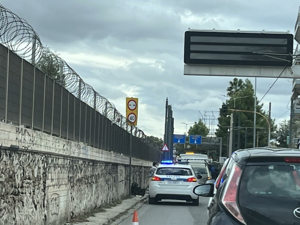 Δυσχέρεια στον Πειραιά λόγω θραύσης του αρμού στη Μικράς Ασίας