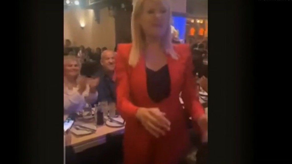 Θεοδώρα Τζάκρη: “Μου ‘φαγες όλα τα δαχτυλίδια” χόρεψε η βουλευτής του ΣΥΡΙΖΑ μετά την αποχώρηση Κασσελάκη (vid)