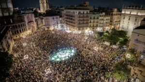 Ισπανία: Πλήθος κόσμου στους δρόμους μετά τις φονικές πλημμύρες