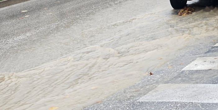 Ινδία: Τραγωδία στο Κασμίρ από έντονες βροχοπτώσεις – Πέντε νεκροί