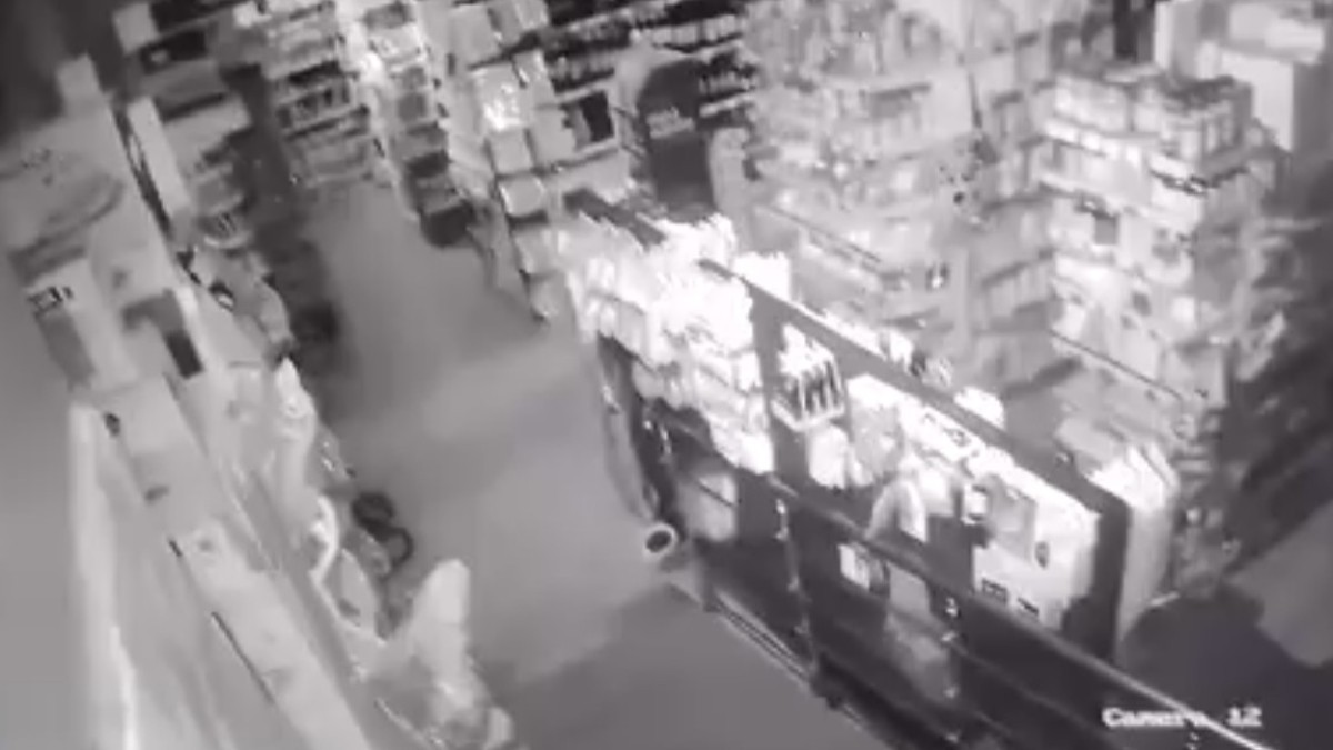 Σεισμός στην Χαλκιδική: Καρέ καρέ η δόνηση των 5,2 Ρίχτερ από την κάμερα σούπερ μάρκετ