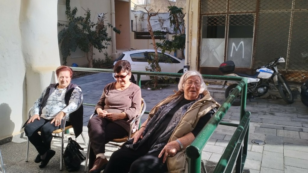 Ηράκλειο: Ένα διαφορετικό χριστουγεννιάτικο δέντρο και ο πρωτοχρονιάτικος μπακλαβάς του «φτωχού»