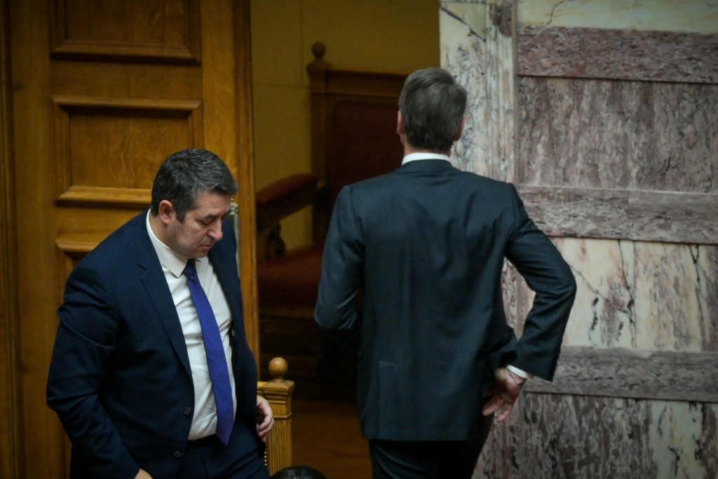 Κυριάκος Μητσοτάκης: Έφυγε εσπευσμένα από τη Βουλή λόγω προβλήματος στη μέση – Ολοκλήρωσε νωρίτερα την ομιλία του