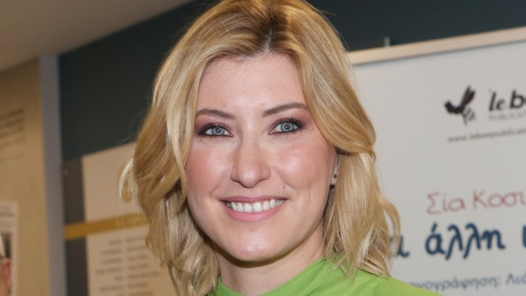 Σία Κοσιώνη: Πήρε εξιτήριο από το νοσοκομείο – Η φωτογραφία με τον Κώστα Μπακογιάννη (pic)