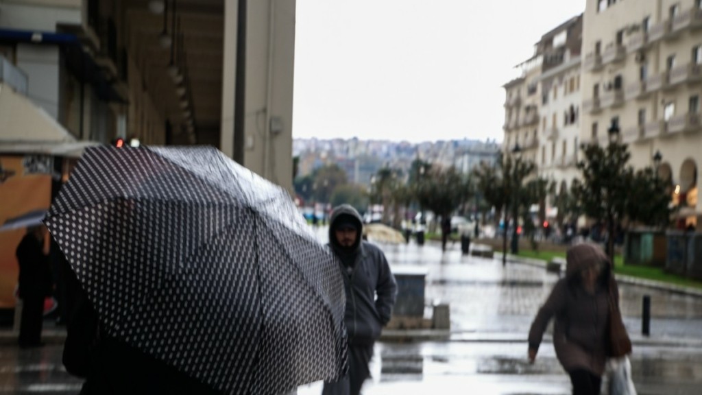 Καιρός: Οι ισχυρές βροχές και καταιγίδες θα συνεχιστούν σήμερα με βαθμιαία μειούμενη ένταση