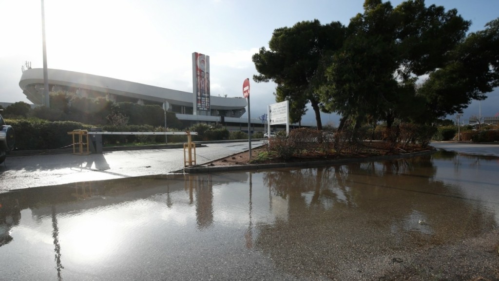 ΣΕΦ: Πλημμύρισε και ο περιβάλλοντας χώρος – Δείτε εικόνες