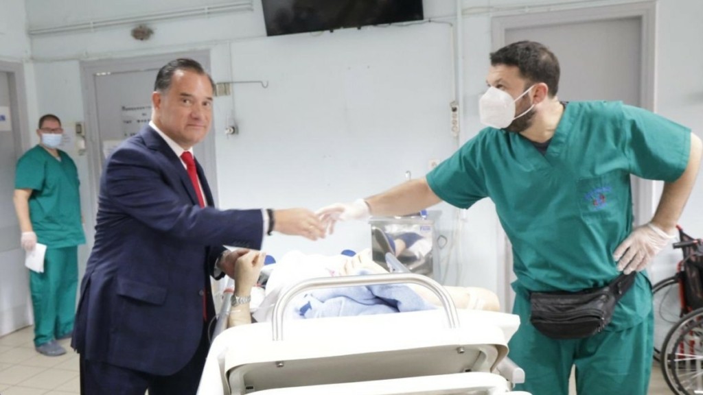 Επισκέφτηκε νοσοκομεία της Αττικής που εφημερεύουν ο Άδωνις Γεωργιάδης