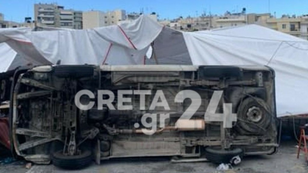 Κρήτη: «Ανεμοστρόβιλος» ξήλωσε πάγκους σε λαϊκή αγορά και τούμπαρε φορτηγό (pics)