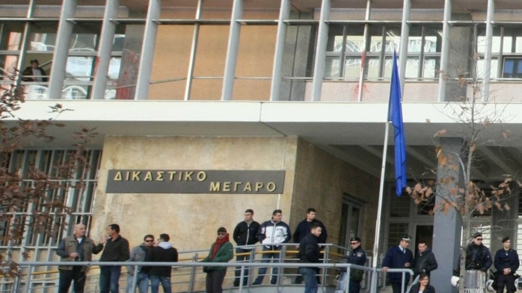 Θεσσαλονίκη: Πασίγνωστος δικηγόρος μπήκε με όπλο στο Δικαστικό Μέγαρο