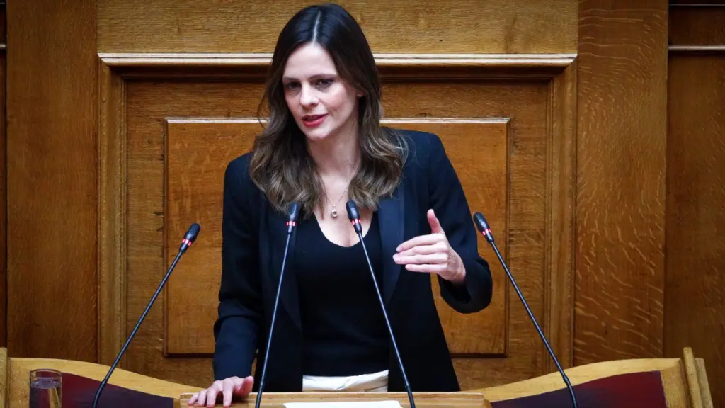 Αχτσιόγλου: “Η αντιπολίτευση να αποσύρει τις προτάσεις της για προανακριτική – Θα οδηγήσει σε αθώωση του Καραμανλή” 