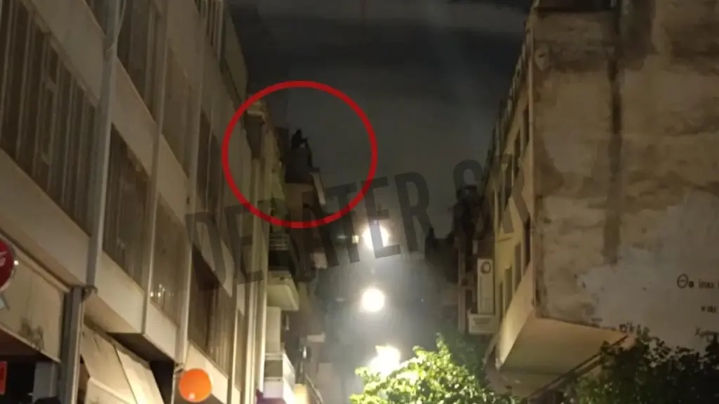 Επέτειος Γρηγορόπουλου: «Καρτέρι» στις ταράτσες από κουκουλοφόρους στην Κωλέττη – Βίντεο και φωτογραφίες του DEBATER