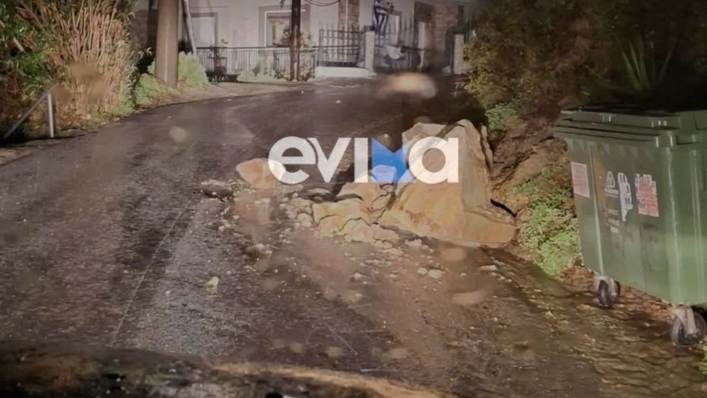 Εύβοια: Πτώσεις βράχων σε κεντρικό δρόμο από την κακοκαιρία
