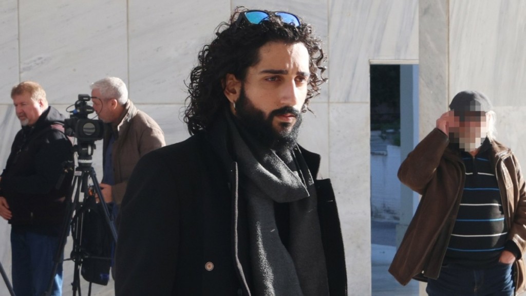 Δημήτρης Ήμελλος: Συντετριμμένος ο γιος του, Φοίβος στην κηδεία του (φώτος)