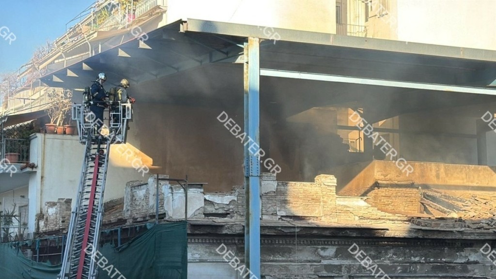 Κλειστή η Αγαθουπόλεως στο κέντρο της Αθήνας λόγω πυρκαγιάς