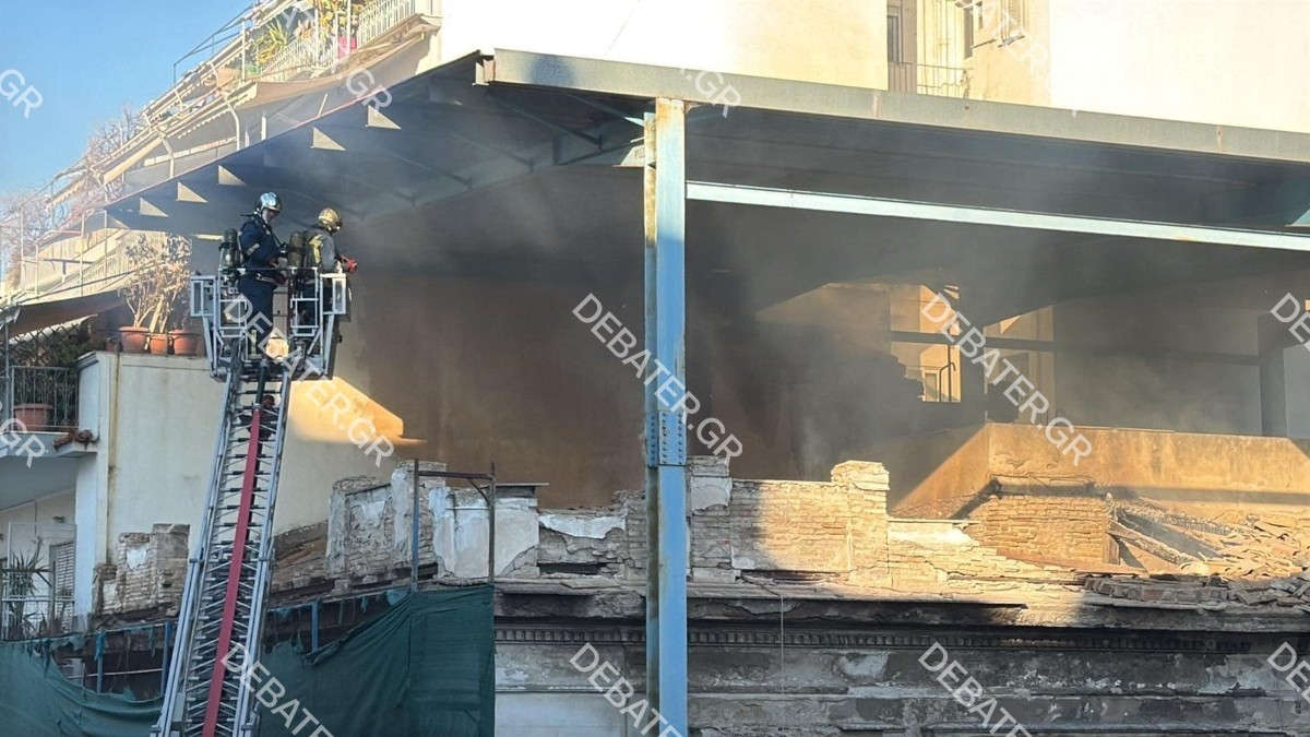 Κλειστή η Αγαθουπόλεως στο κέντρο της Αθήνας λόγω πυρκαγιάς