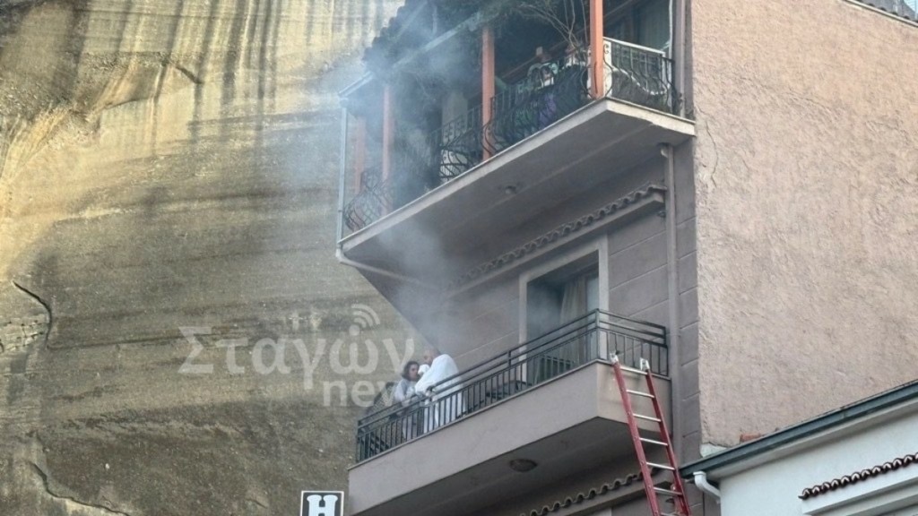 Πυρκαγιά σε ξενοδοχείο στην Καλαμπάκα: Νεκρός ο ιδιοκτήτης – Πήδηξε από το μπαλκόνι του πρώτου ορόφου