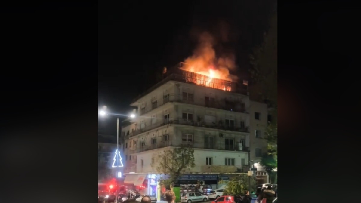 Δυο φωτιές σε αυτοκίνητα και μια σε σπίτι κατά τη διάρκεια της νύχτας