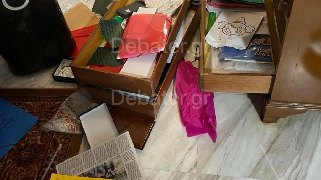 Γλυφάδα: Οι επιλεκτικοί διαρρήκτες με τα σοκολατάκια και πώς κατάφεραν να ξεγελάσουν τα σκυλάκια του σπιτιού