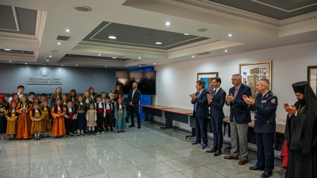 Χριστουγεννιάτικα κάλαντα στο υπουργείο Προστασίας του Πολίτη και στη Γενική Αστυνομική Διεύθυνση Αττικής