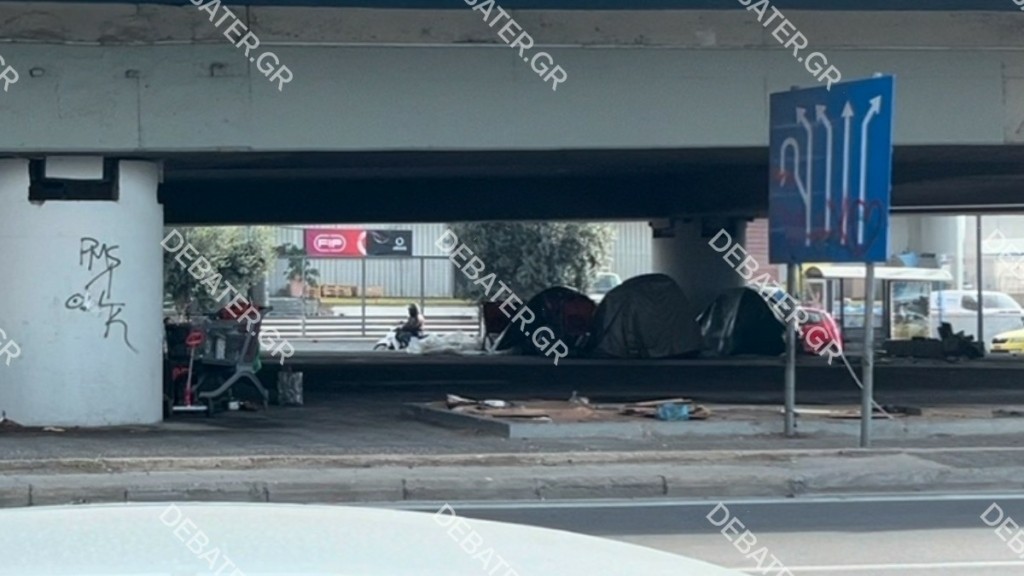 Εικόνες θλίψης ημέρες Χριστουγέννων κάτω από τη γέφυρα του Κηφισού – Με σκηνές έχουν εγκατασταθεί οι άνθρωποι (vid + pic)