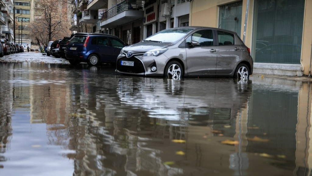Λάρισα: Συνεχίζεται η επιχείρηση σε όλα τα μέτωπα της κακοκαιρίας – Εστιάζεται στο παραλιακό μέτωπο Αγιάς-Τεμπών