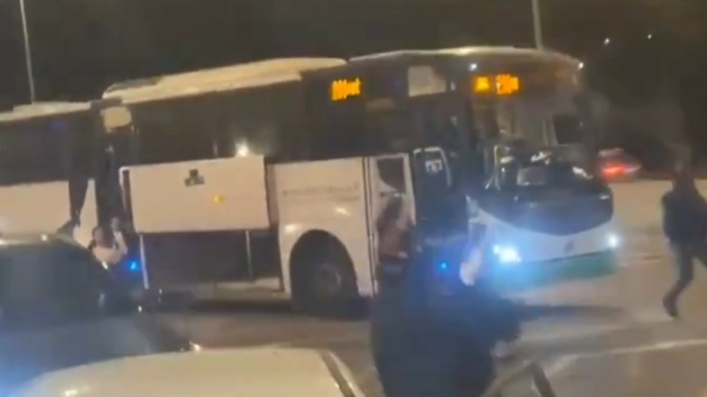 Δυτική Όχθη: Ένας 12χρονος νεκρός από τρομοκρατική επίθεση σε λεωφορείο με προορισμό την Ιερουσαλήμ