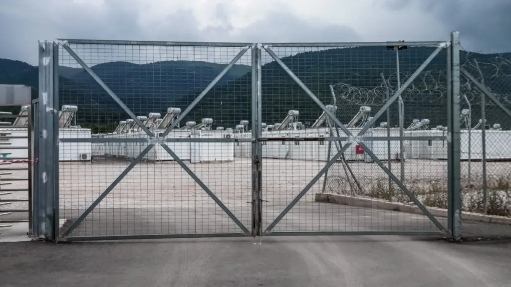 ΚΥΤ Μαλακάσας: Άγριος ξυλοδαρμός 28χρονου και βασανιστήρια από πέντε ομοεθνείς του – Η αιτία που πυροδότησε την «έκρηξη»